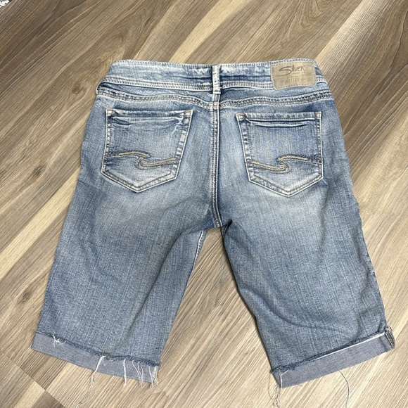 Silver jeans Suki Bermuda Distressed Denim Women Shorts size 27 - Picture 8 of 9